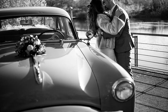 Cadillac am Standesamt mit dem Hochzeitsfotograf Wuppertal